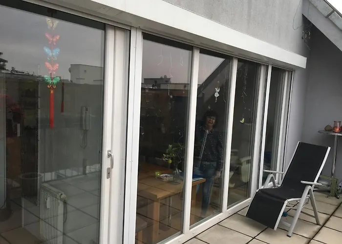 Dachgeschosswohnung Mit Kostenlosem Parkplatz Und Internet!